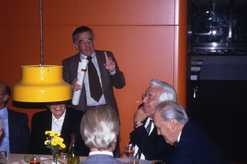 Heinz Bosse, FH-Rektor Prof. Dipl.-Ing. Hans-Dieter Müller (sitzend v. r.) und Lothar Klaumünzner bei seiner Laudatio