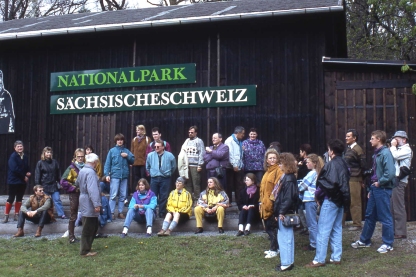 Nationalpark Sächsische Schweiz im Elbsandsteingebirge: N.N., N.N., Sabine Ahrens, N.N., Angelika Herrmann, Hans Brunner, Antje N.N., N.N.,N.N., N.N., Franz Pietruska, Dr. Inge Wilfert, N.N., N.N., Lothar Klaumünzner, N.N., Barbara Greiner, Frau Margarethe Pietruska, N.N., N.N., N.N., N.N., N.N., Karl Andreas, Klaus Kursawe, Peter Huber (v. l.)