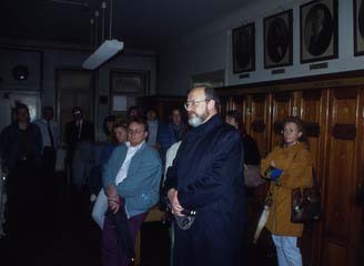 In der Ahnengalerie der Hermann Haack GmbH: Margarethe Pietruska, Dr. Joachim Neumann, Franz Pietruska (v. r. im Vordergrund)