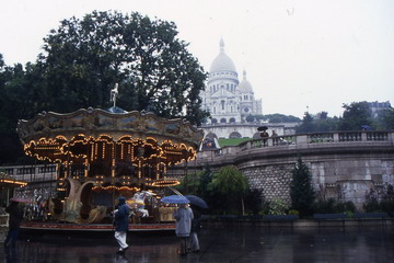 Es regnet in Paris.