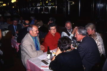 Abendessen im Restaurant Chartier: Volker Mann, Waltraud Mann, Peter Huber, Renate Huber, Hans Sack, Christa Sack (vorderer Tisch im Uhrzeigersinn von l.)