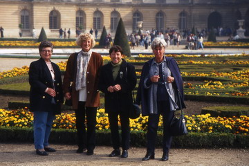 Waltraud Mann, Eveline Lehmann, Christa Sack und Lydia Knörle in Versailles (v. l.)