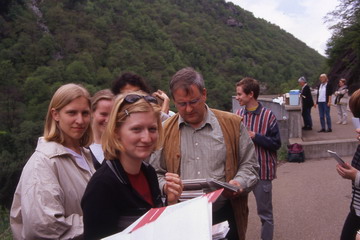 Kartenkundliche Geländeübung im Tessin, Christiane Maaz, Meike Landmann, Doris Simon, Hans Kern und Christian Keller (v. l.)