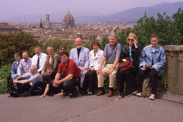 An der Piazzale Michelangelo mit Blick auf Florenz: Gunhild Kuschel, Hans-Jürgen Zylka, Peter Huber, Hans Kern, Christian Keller, Lothar Klaumünzner, Christian Stern, Herr Schaible, Dr. Joachim Neumann, Kristina Süssmilch, Eberhard Hayn, Doris Simon und Katharina Pfeil (v. l.)