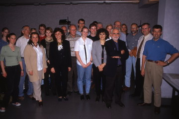 Gruppenaufnahme beim Touring Club Italiano in Mailand mit Prof. Dr. Roberto Melis, Präsident der Italienischen Kartographischen Gesellschaft: N.N., Hans Kern, Hans-Jürgen Zylka, Tanja Jalke, Dr. Joachim Neumann, Prof. Dr. Roberto Melis, Christiane Maaz, Alba Sgarzi, Eberhard Hayn, Christian Keller, Meike Landmann, Oliver Schmitz, Karlheinz Müller, Peter Huber, Andreina Galimberti, Kristina Süssmilch, Christian Stern, N.N., Lothar Klaumünzner, Katharina Pfeil und Gunhild Kuschel (v. r.)